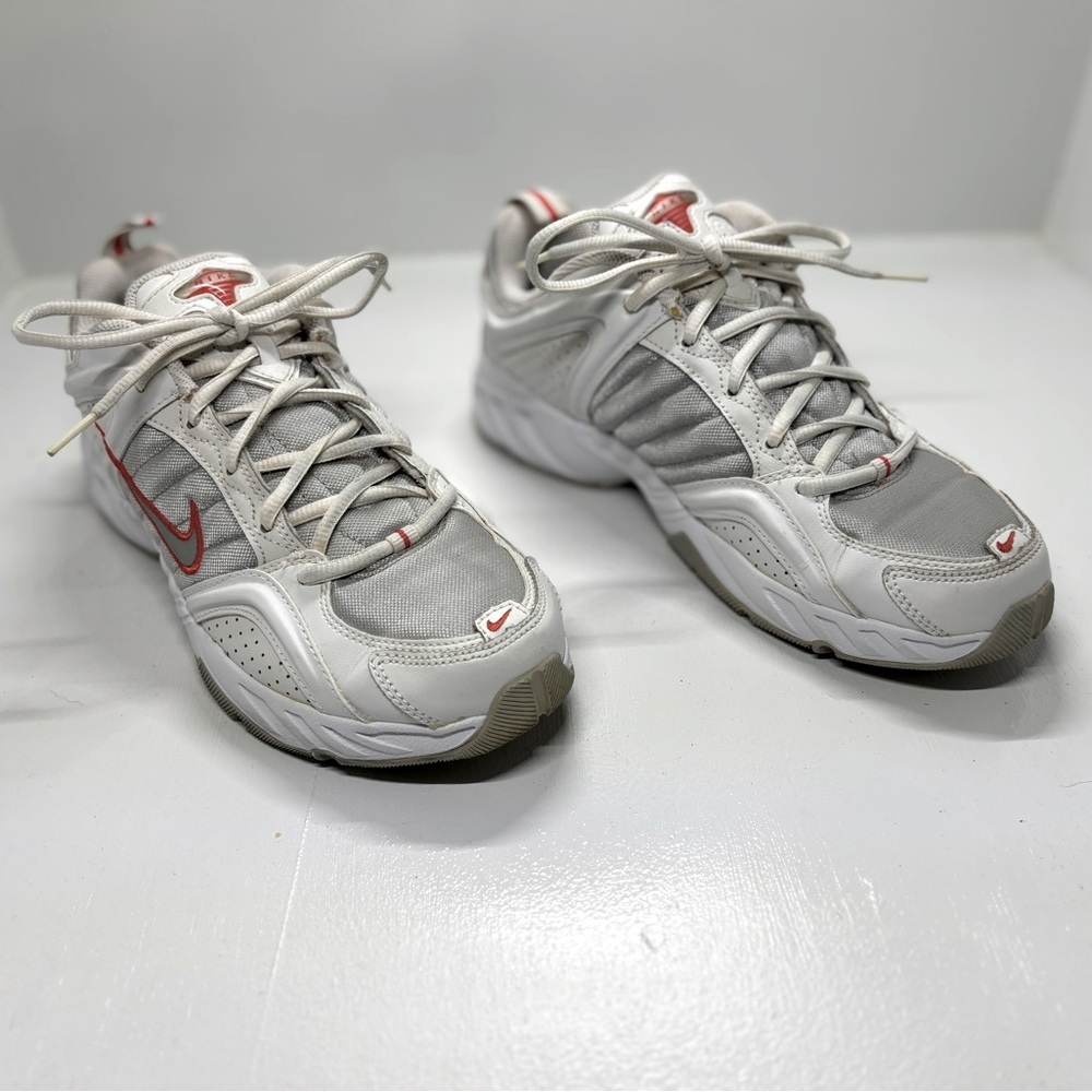 Nike Women’s Cross Training Sneakers Size 9 Silver Red Y2K Athletic Running Shoe - Picture 3 of 9